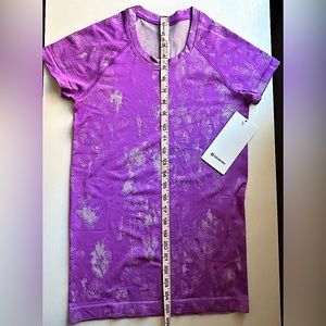 Lululemon lightweight crew neck short sleeve Tee